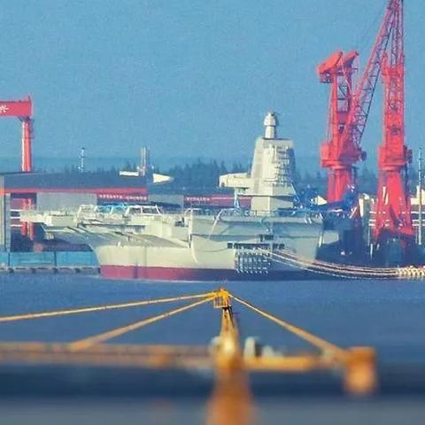 中国第三航母福建舰：电磁弹射技术突破与海试成功